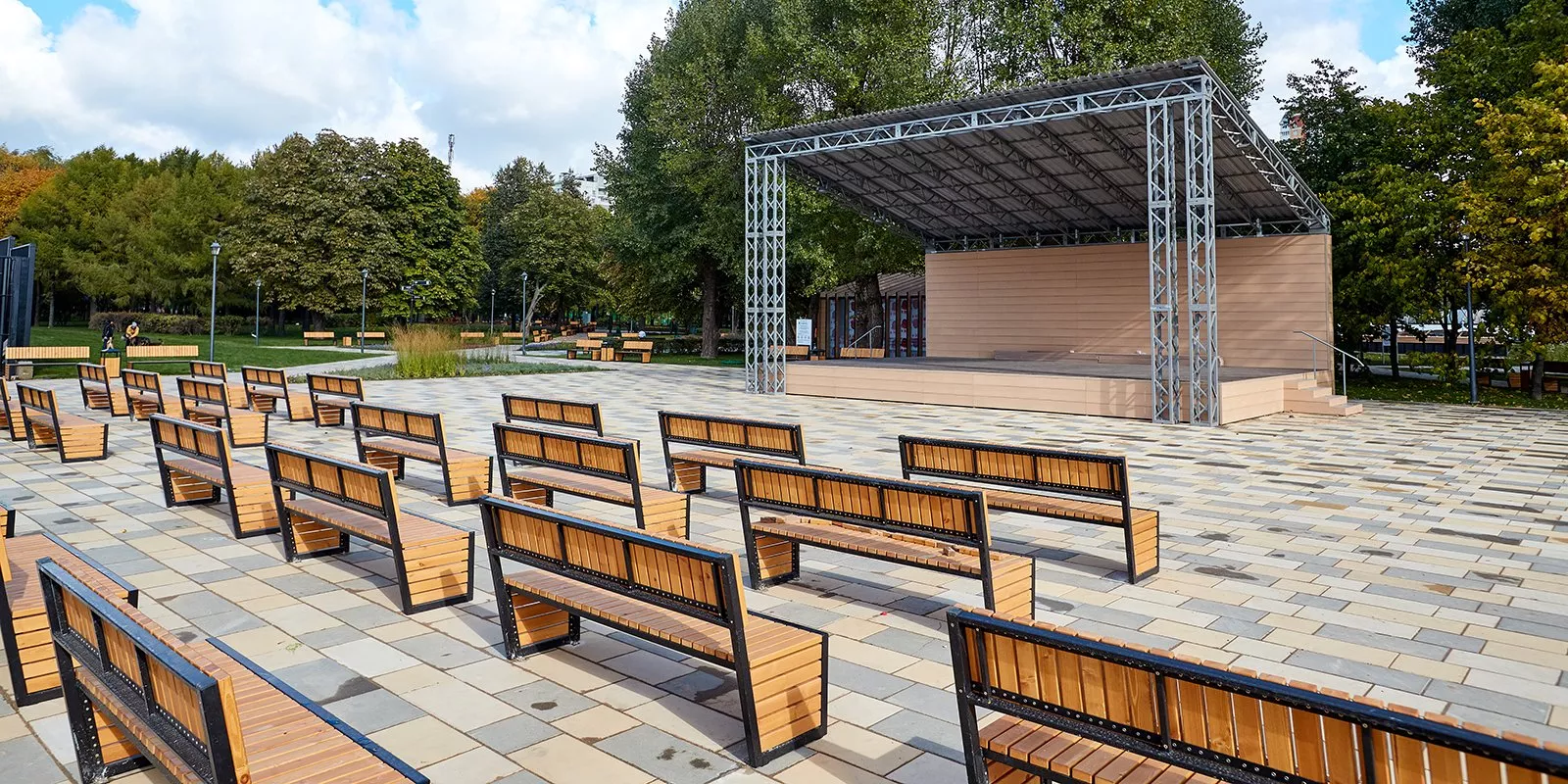 Сцены и подиумы