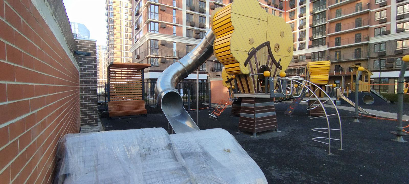 МАФы и горка в ЖК - фото 7