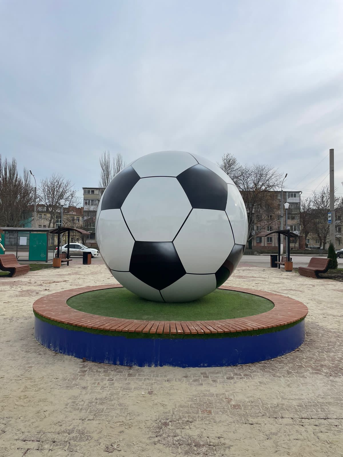 Стеклопластиковые фигуры футболистов и МАФы на стадион Динамо - фото 20