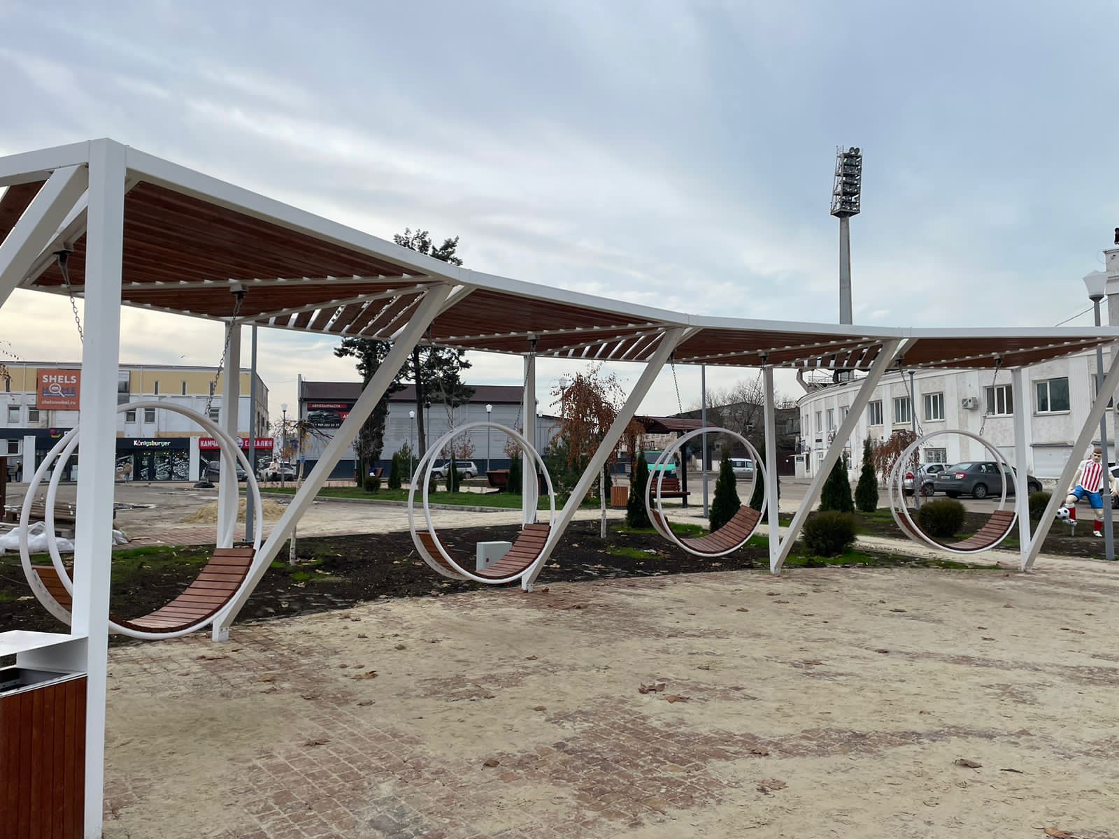 Стеклопластиковые фигуры футболистов и МАФы на стадион Динамо - фото 4