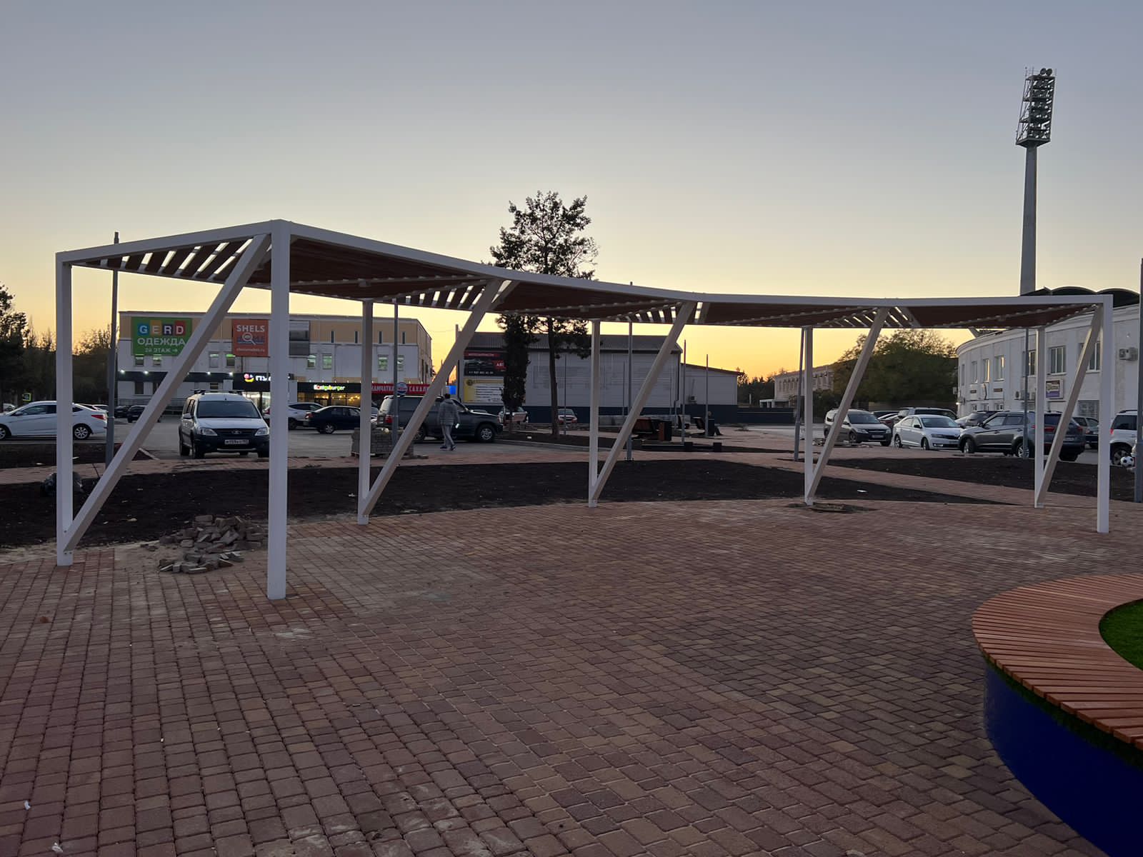 Стеклопластиковые фигуры футболистов и МАФы на стадион Динамо - фото 8