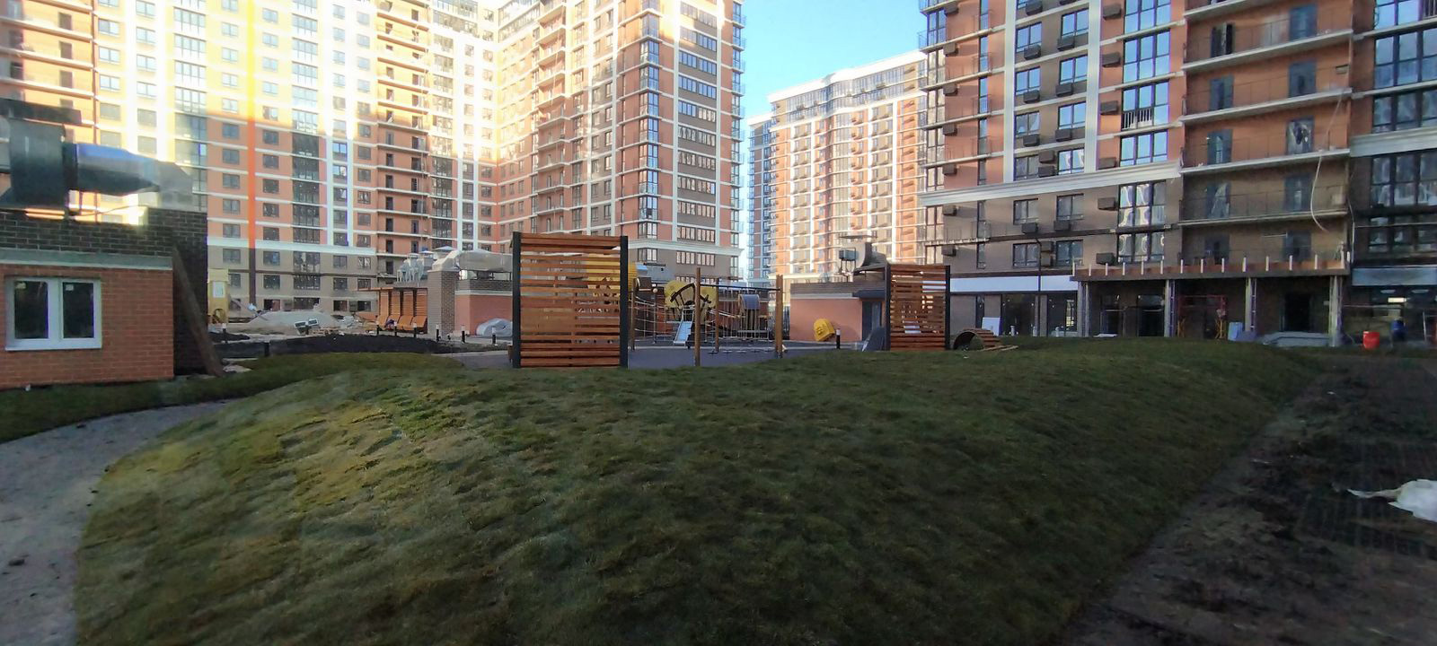 МАФы и горка в ЖК - фото 3