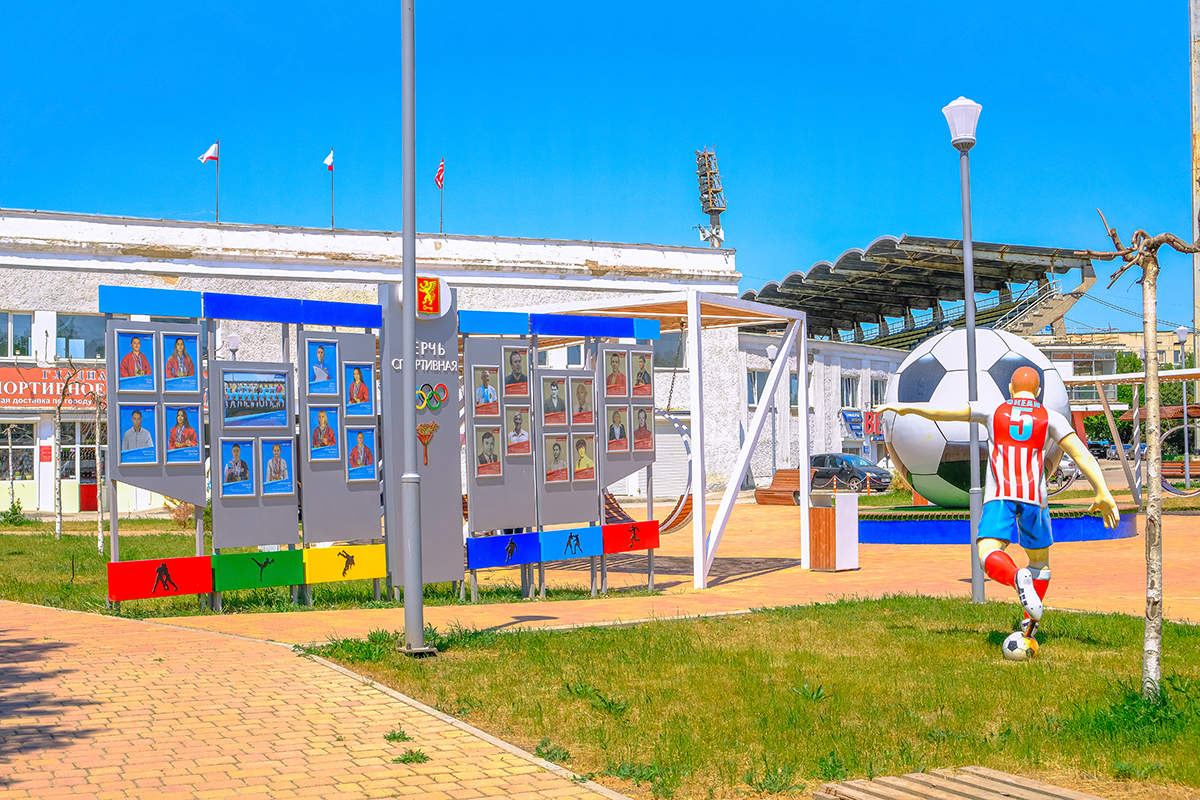 Стеклопластиковые фигуры футболистов и МАФы на стадион Динамо - фото 34