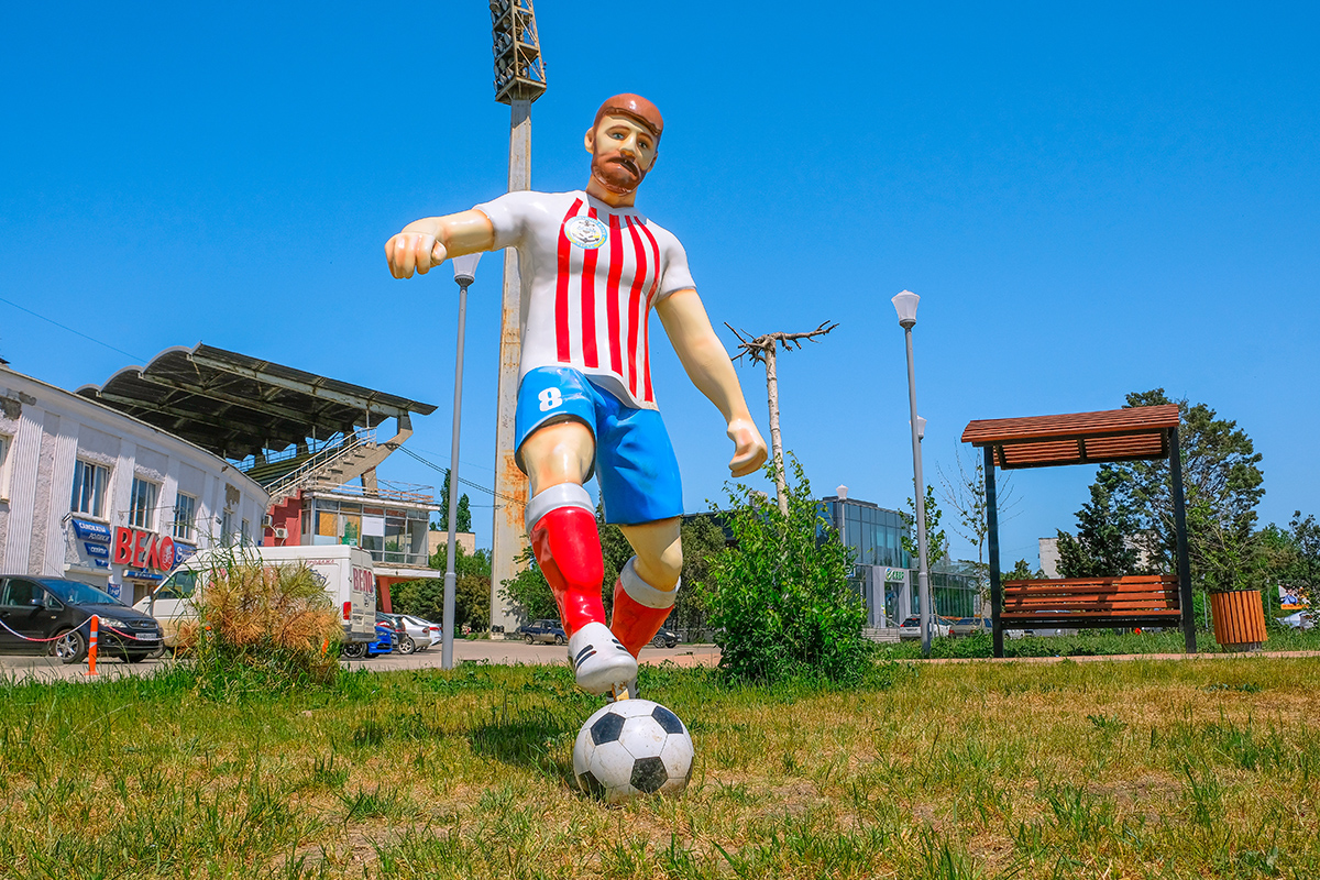 Стеклопластиковые фигуры футболистов и МАФы на стадион Динамо - фото 36