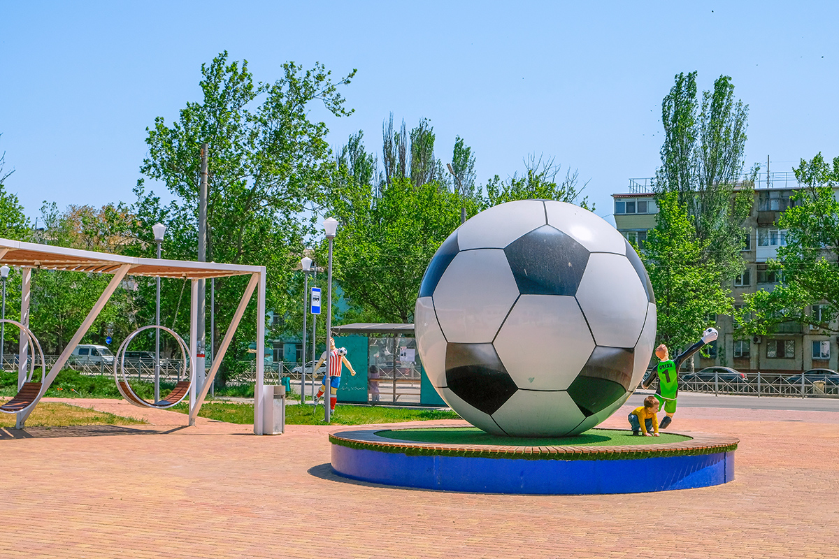 Стеклопластиковые фигуры футболистов и МАФы на стадион Динамо - фото 38