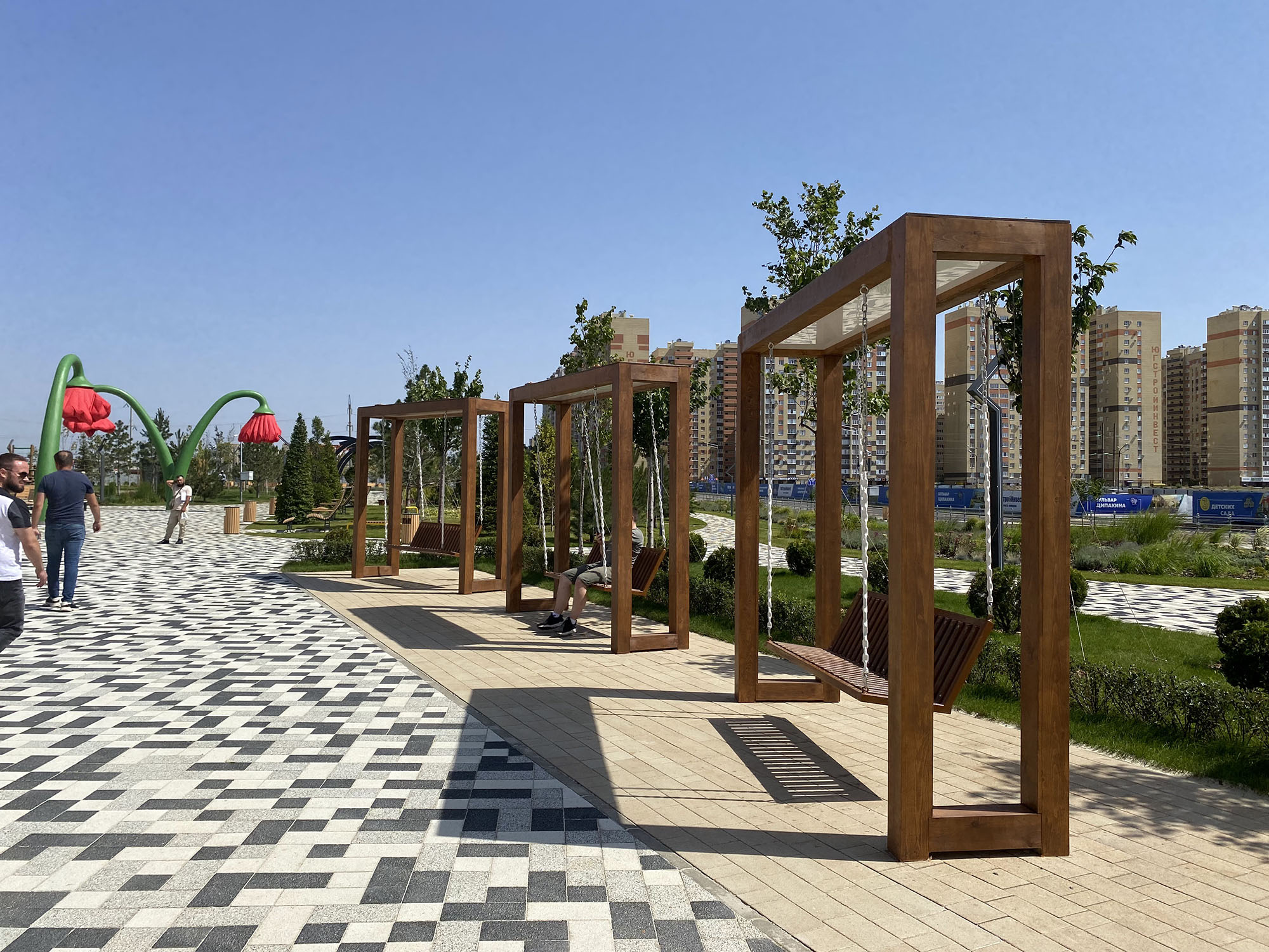 Бульвар Щипакина (Аллея героев России) - фото 11