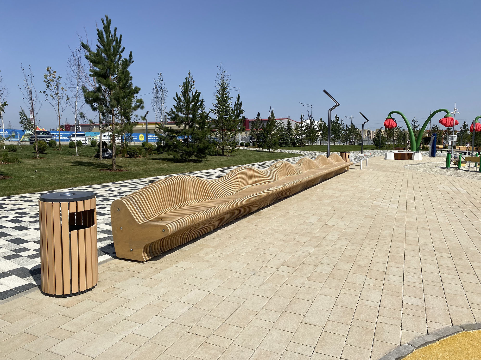 Бульвар Щипакина (Аллея героев России) - фото 31