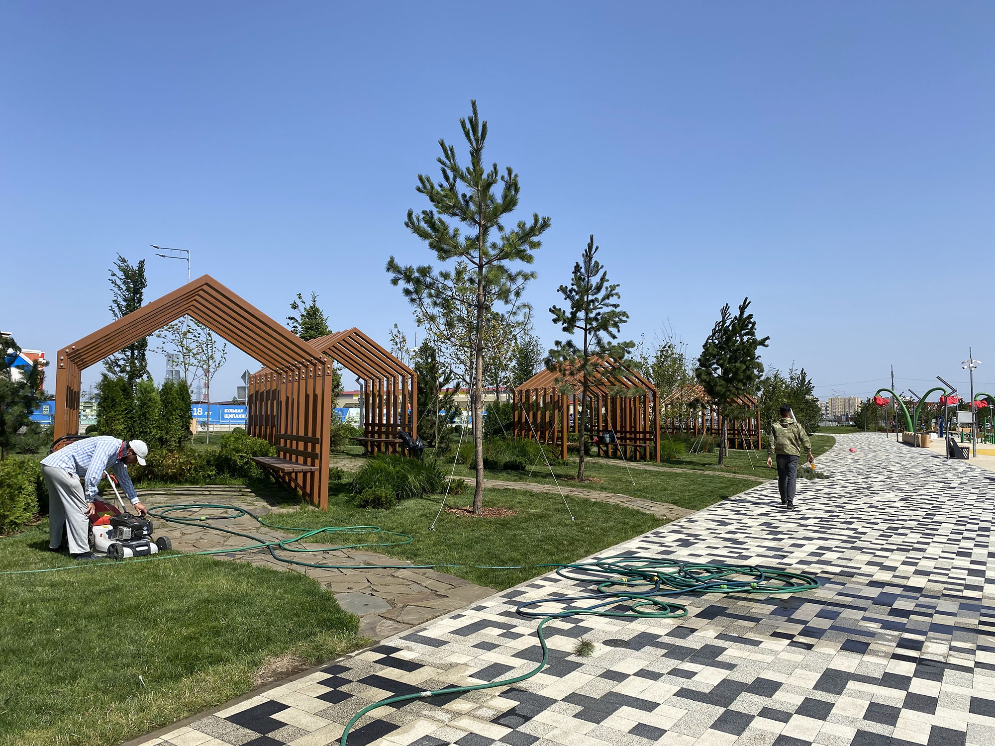 Бульвар Щипакина (Аллея героев России) - фото 35