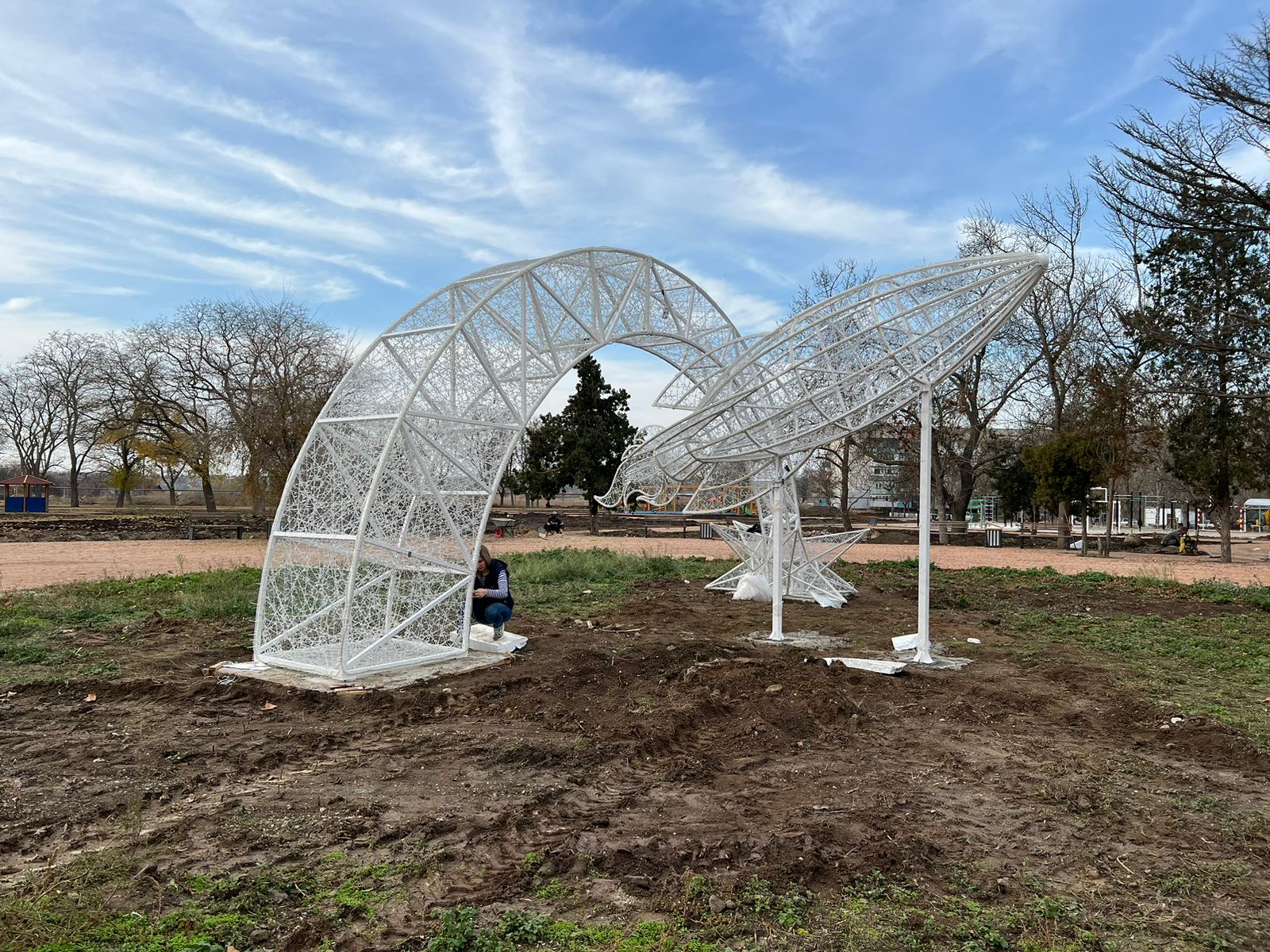 Стеклопластиковые фигуры футболистов и МАФы на стадион Динамо - фото 24