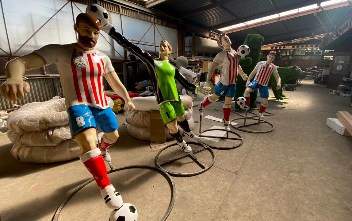 Стеклопластиковые фигуры футболистов и МАФы на стадион Динамо - фото 28