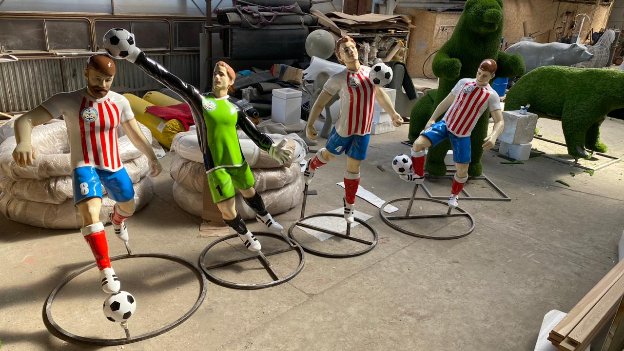 Стеклопластиковые фигуры футболистов и МАФы на стадион Динамо - фото 32